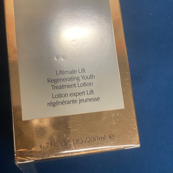 Estee Lauder RE-NUTRIV ULTIMATE LIFT REGENERATING YOUTH TREATMENT LOTION - Picture 5 of 7